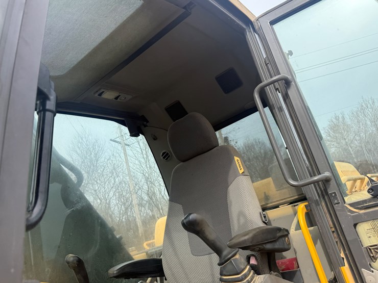 volvo-ec330-image-47