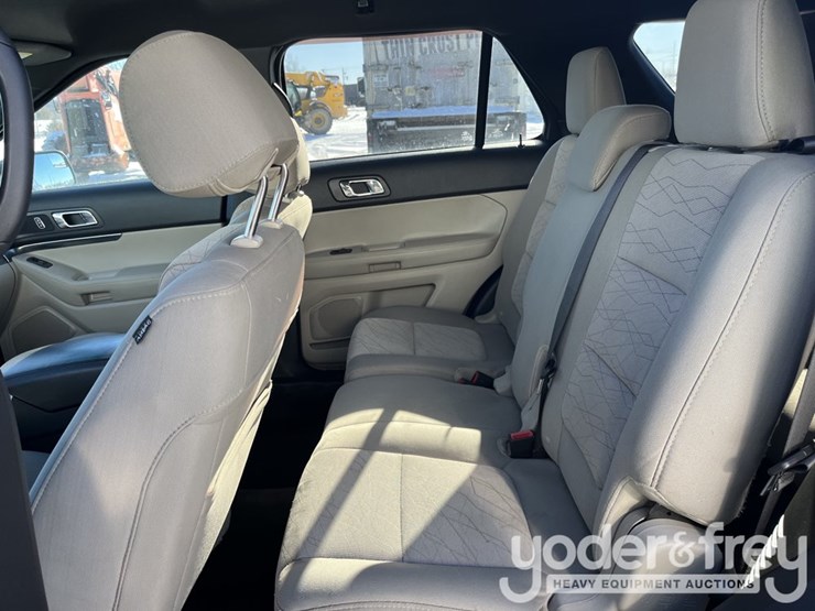 2013-ford-explorer-image-26