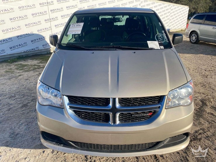 2016-dodge-grand-caravan-image-26