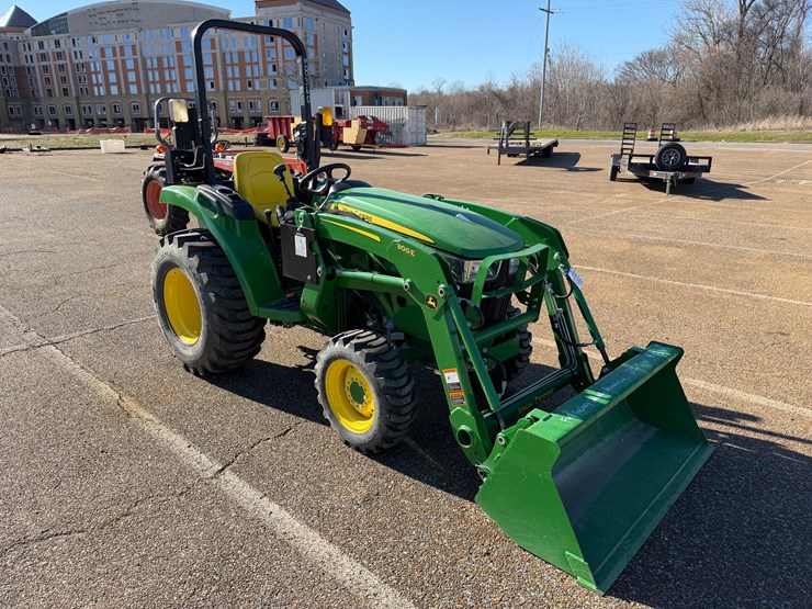 2025-john-deere-3025d-image-4