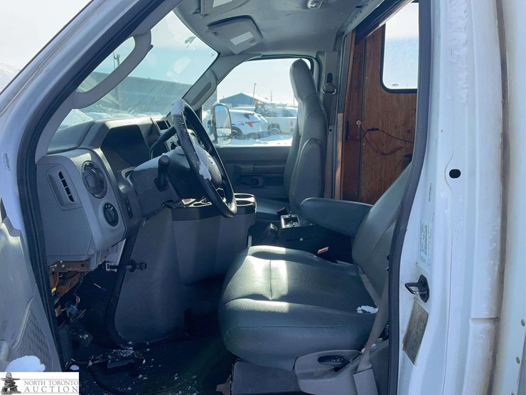 2014-ford-e-series-s/a-cube-van-image-11