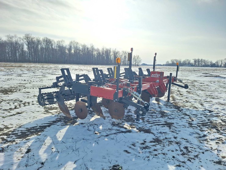 9-shank-unverferth-inline-ripper-w/-rolling-basket-image-1