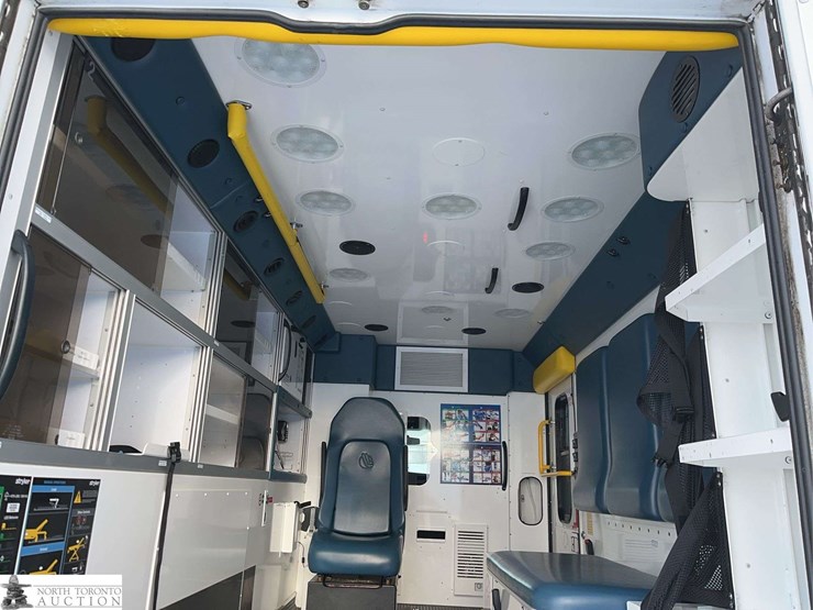 2016-chevrolet-express-s/a-ambulance-image-35