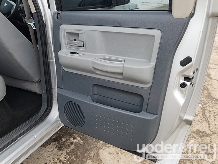 2011-dodge-dakota-image-33