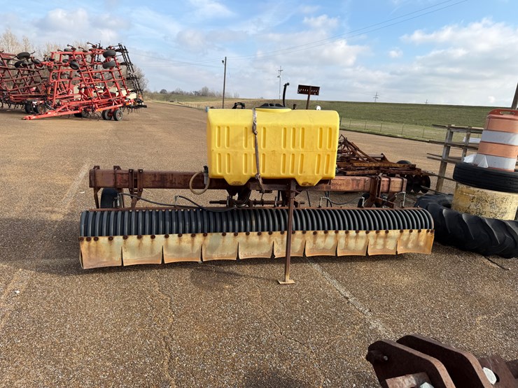 #7744-•-4-row-hooded-sprayer-image-4