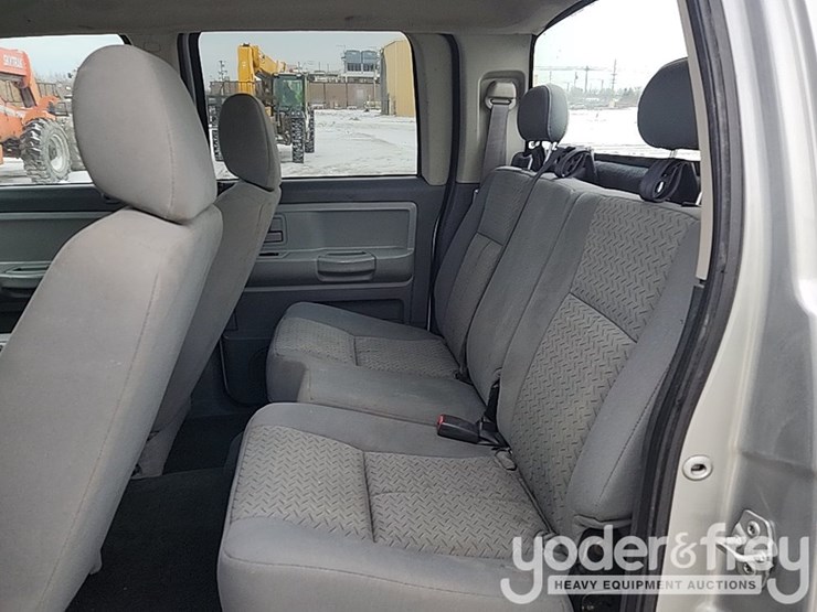 2011-dodge-dakota-image-25