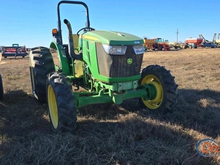 2016-john-deere-5075e-image-30