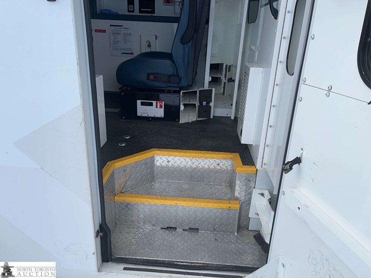 2016-chevrolet-express-s/a-ambulance-image-38