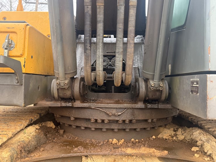 volvo-ec330-image-22