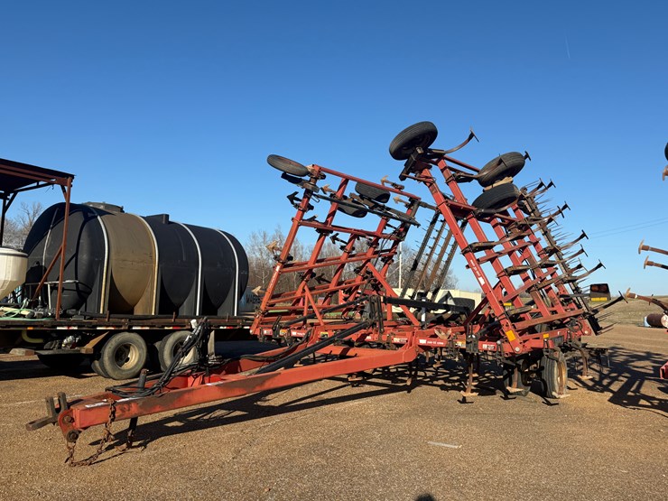 #7740-•-case-ih-tigermate-2-tm-14ft-field-cultivator-image-1