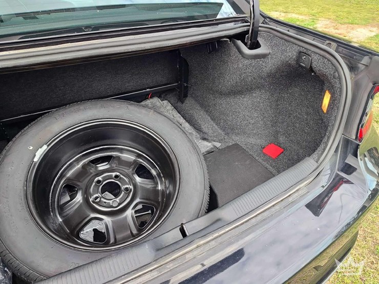 2018-dodge-charger-sedan-image-38