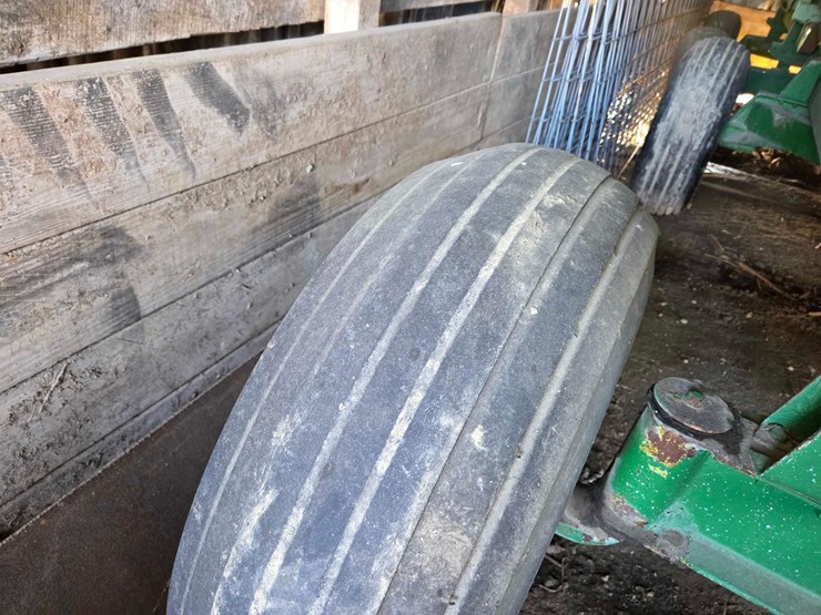 parker-gravity-wagon-on-gehl-running-gear-w/-roll-tarp-image-10