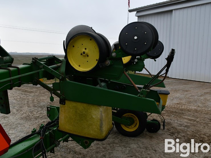 john-deere-male-row-4-0/4-1-planter-image-15