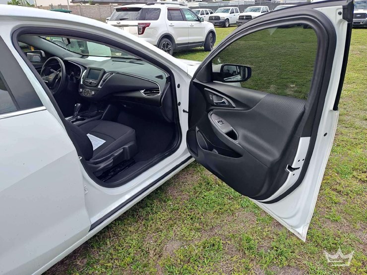 2017-chevrolet-malibu-sedan-image-28