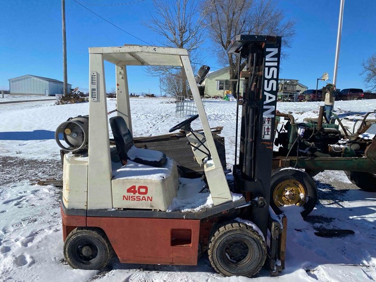 nissan-40-lp-forklift-image-2