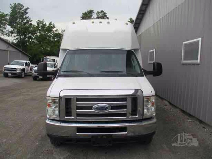 2013-ford-e450-image-5