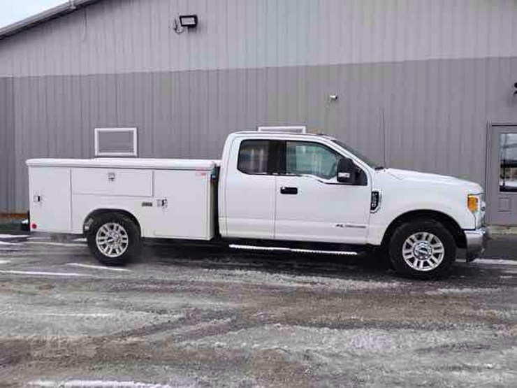 2017-ford-f350-xlt-image-1