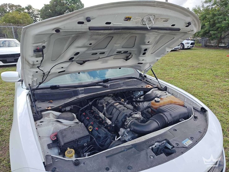 2017-dodge-charger-sedan-image-28