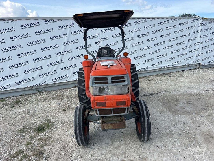 2001-kubota-l3300f-35hp-utility-tractor-with-caroni-tc710-6ft.-rotary-brush-mower-attachment-image-19