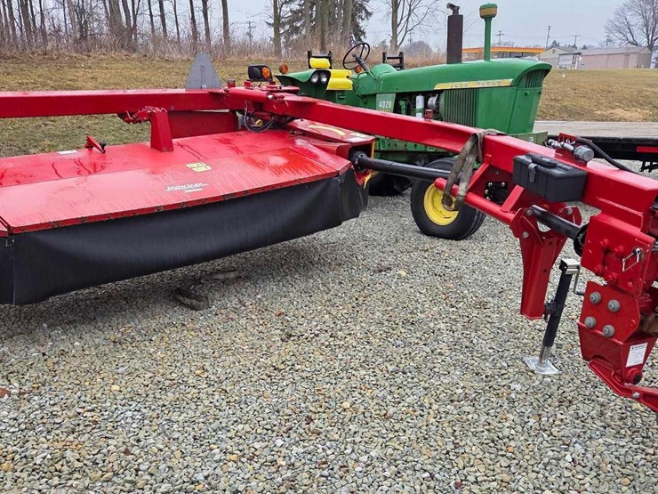 2020-new-holland-210-image-1