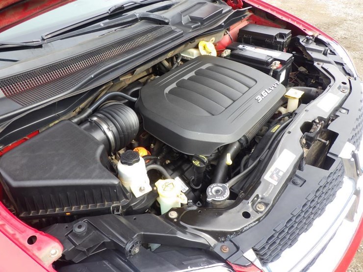 2013-dodge-grand-caravan-image-11