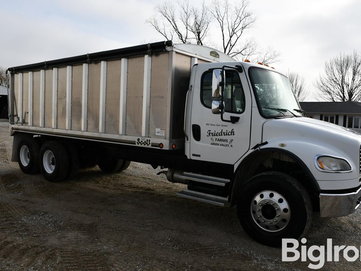 2008-freightliner-m2-106-image-3