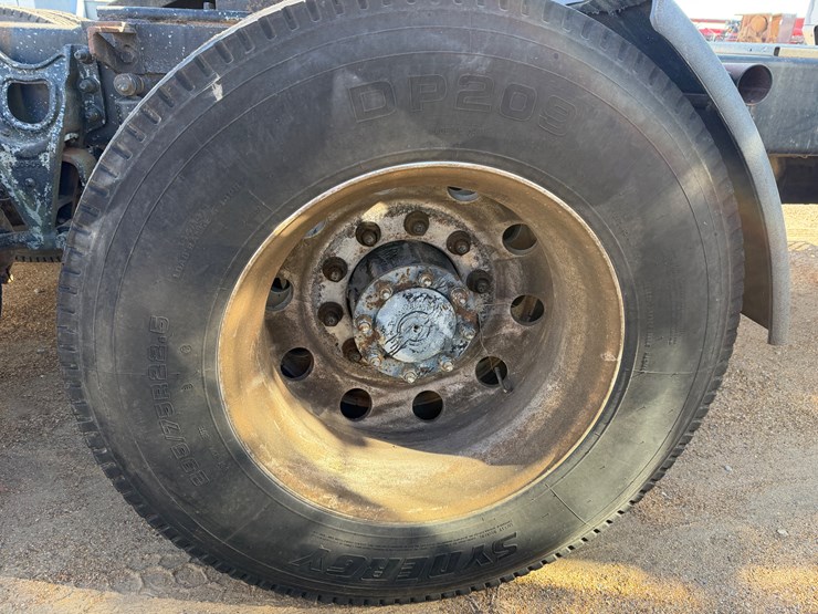 2001-international-9400-image-14