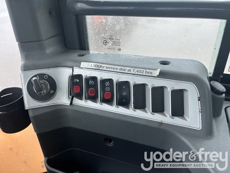 2016-hyundai-hl955-image-15