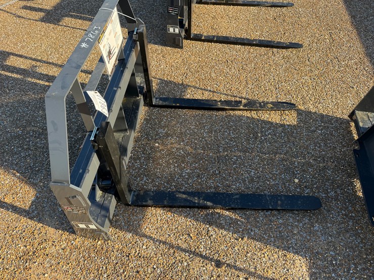 #7863-•-mini-skid-steer-pallet-forks-image-6