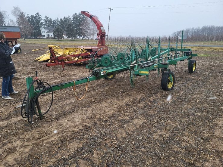 john-deere-704-image-1