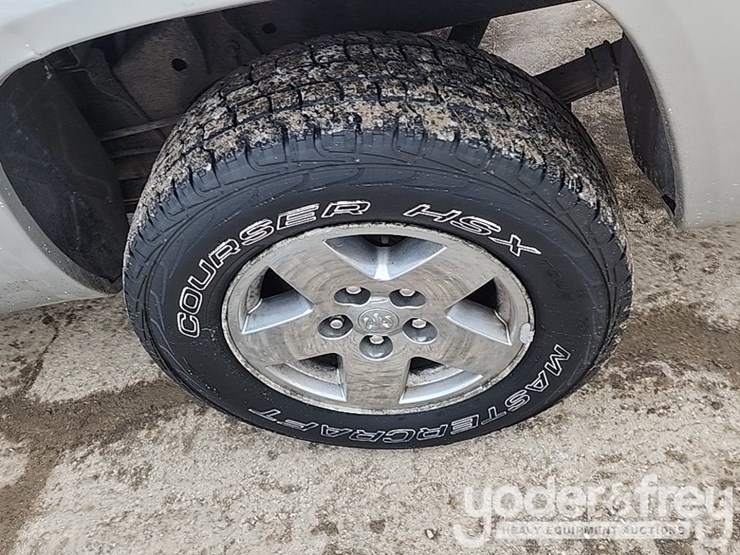 2011-dodge-dakota-image-11