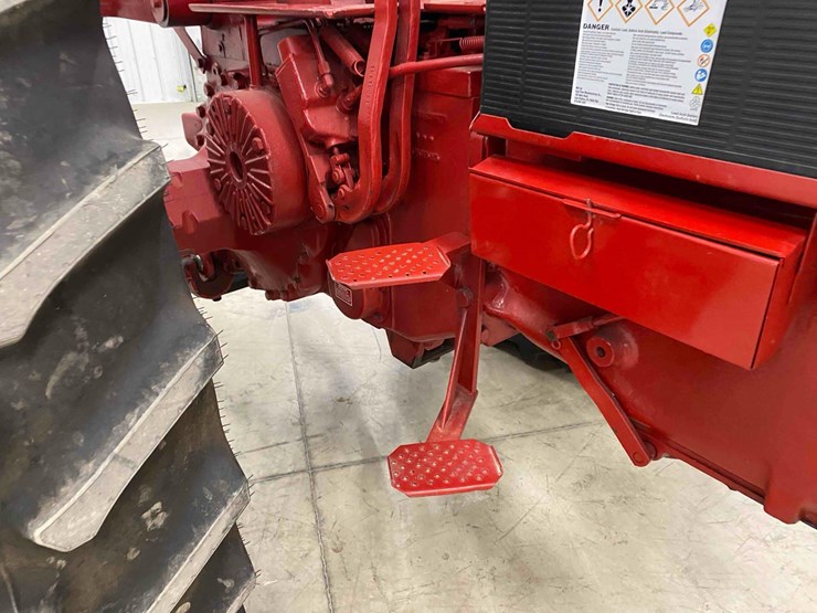 farmall-1206-open-station-restored-image-21