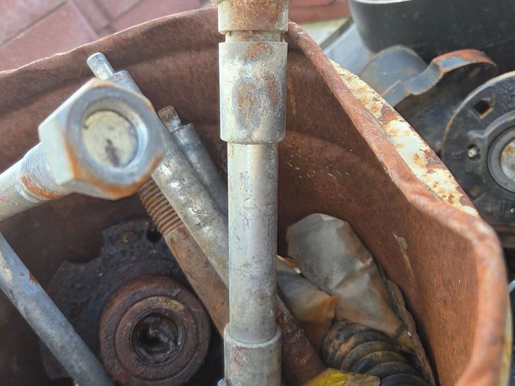 remlinger-strip-till-parts,-mostly-new-image-9