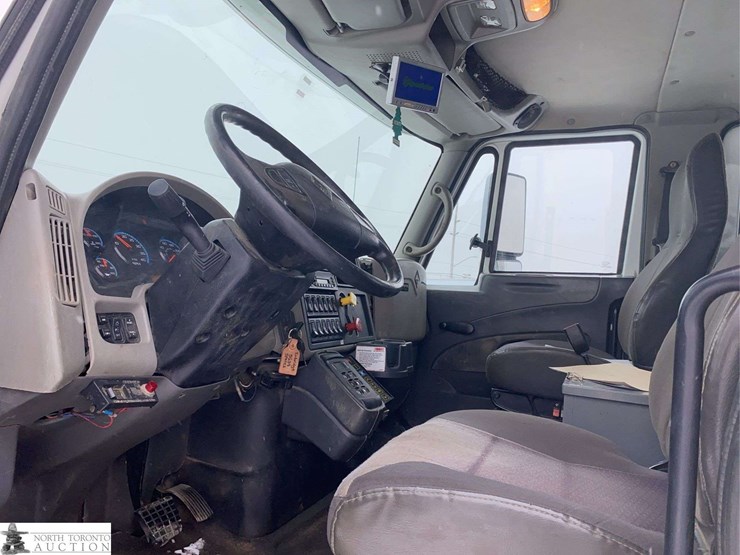 2009-international-durastar-4400-image-21