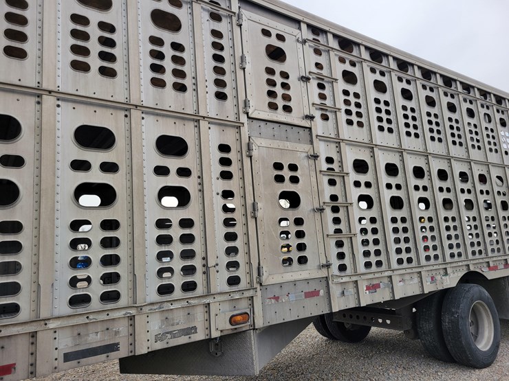 2005-wilson-livestock-trailer-image-1