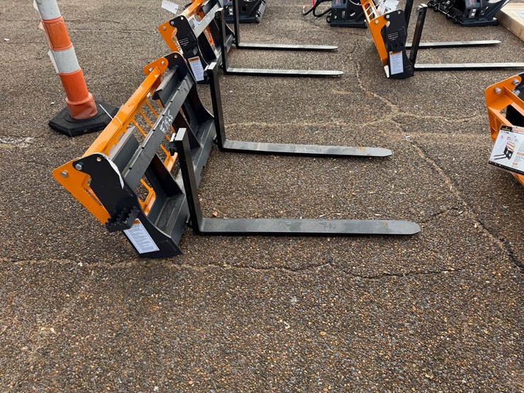#7925-•-skid-steer-pallet-forks-image-6