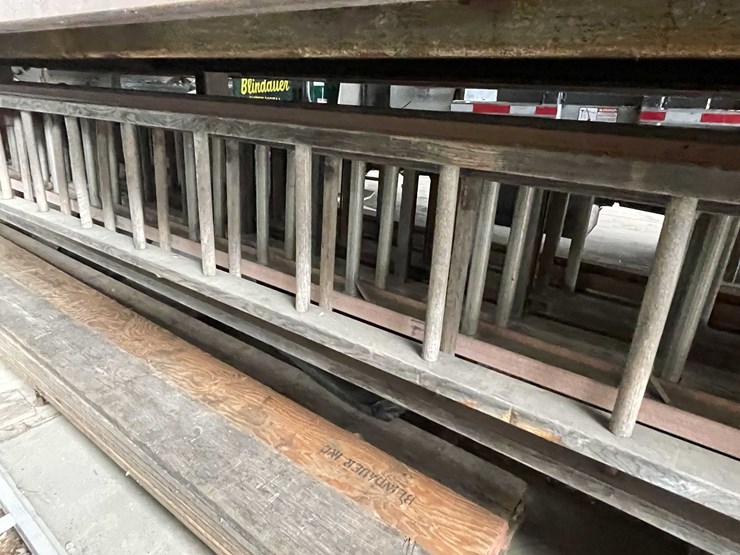 #2295-•-(3)-extension-ladders-image-7