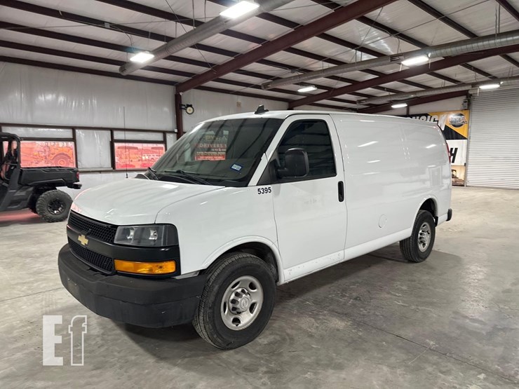 2018-chevrolet-express-2500-image-1