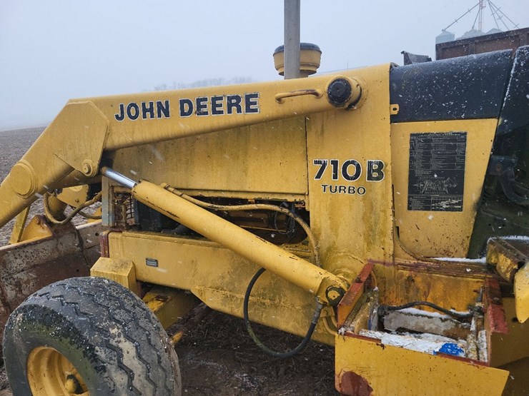 deere-710b-image-10