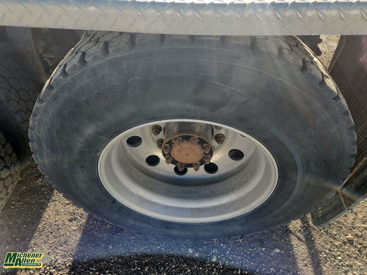 2013-peterbilt-388-image-12