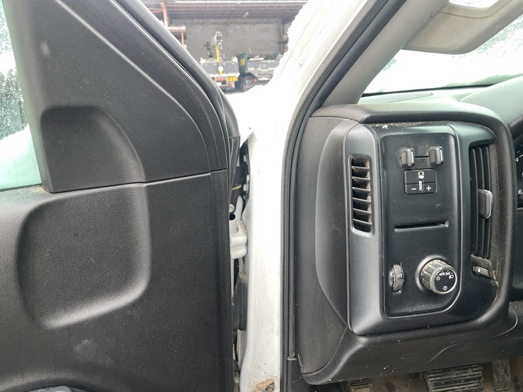 2017-chevrolet-2500-image-48