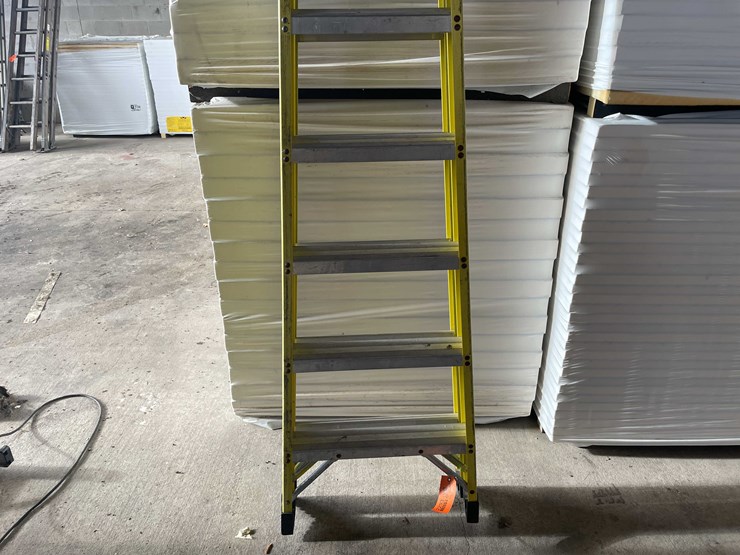 #2293-•-titan-8'-aluminum-ladder-image-3