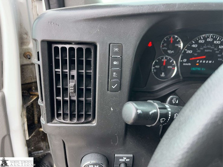 2017-chevrolet-express-g3500-image-24