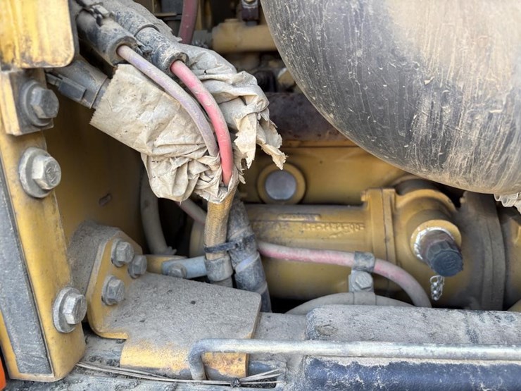 2005-caterpillar-143h-image-64