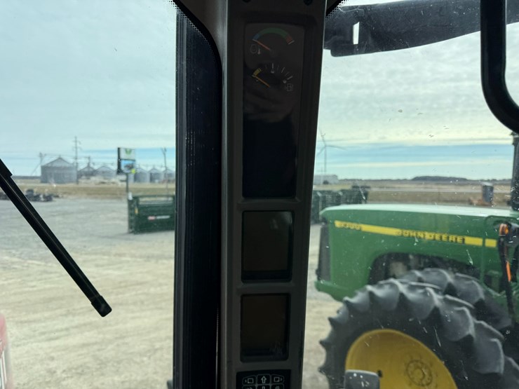 2015-case-ih-340-image-64