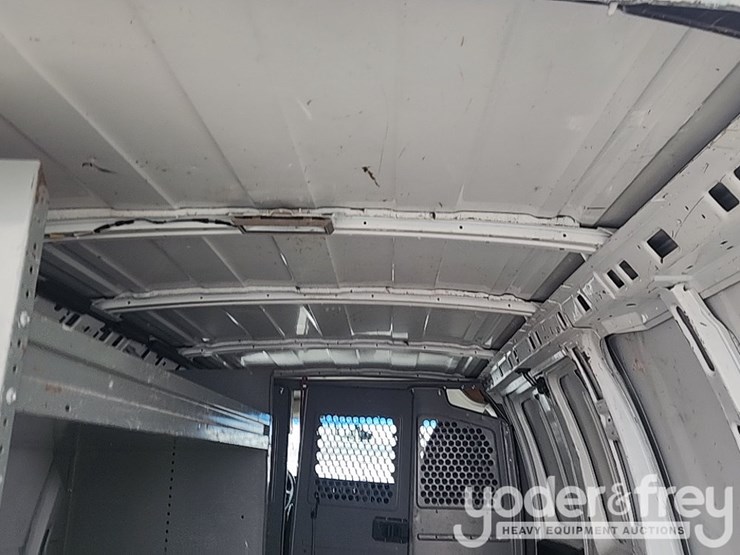 2011-gmc-savana-g2500-image-26