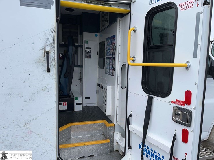 2016-chevrolet-express-g3500-image-30