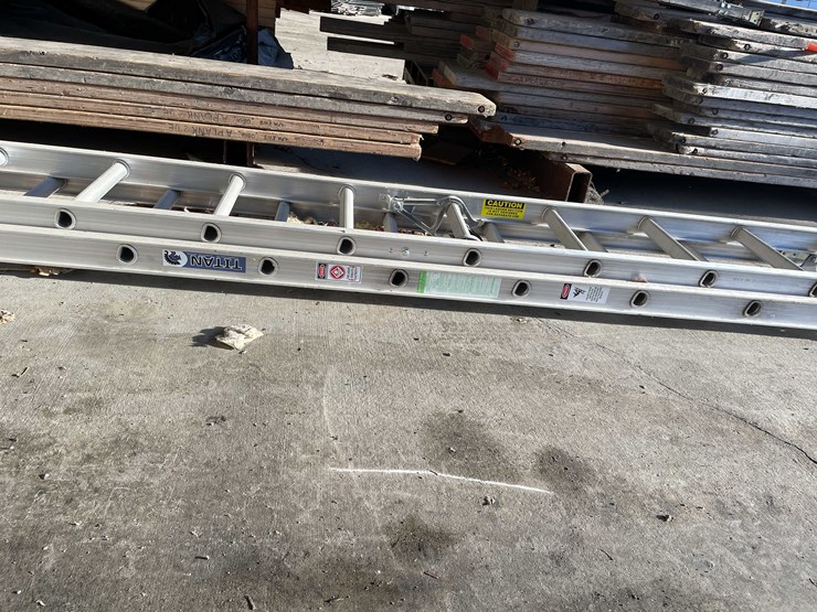 #2294-•-titan-aluminum-extension-ladder-image-5