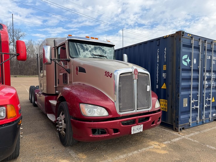 2014-kenworth-t660-image-3