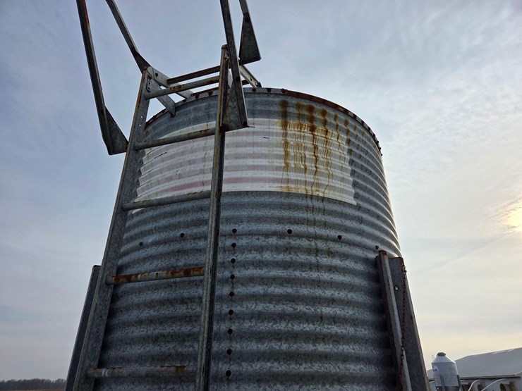 4-ton-chore-time-feed-bin-image-11